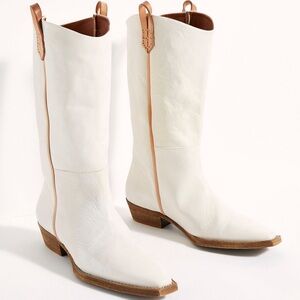 We The Free Montage Tall White and Tan Modern Cowboy Boots Sz 8/38